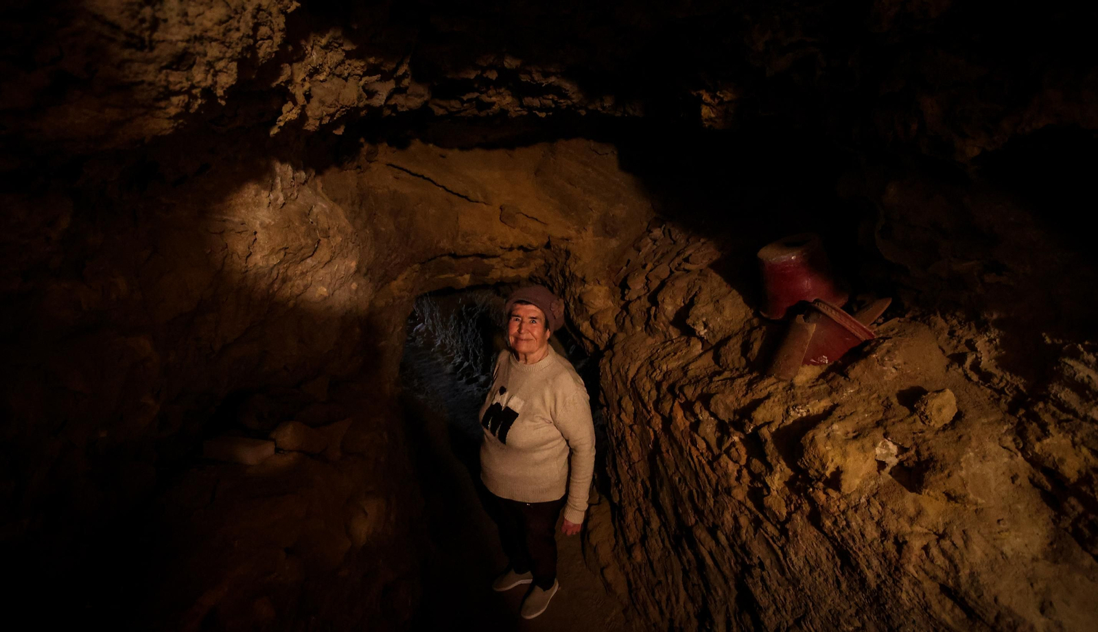 Así es la cueva de Encarna en la peña de Arcos