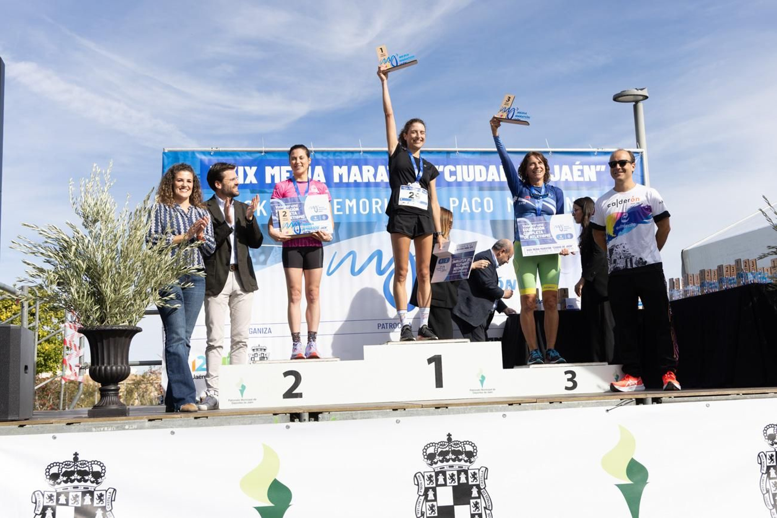 En imágenes: multitudinaria e histórica XXIX Media Maratón 'Ciudad de Jaén' y 10k en memoria de Paco Manzaneda