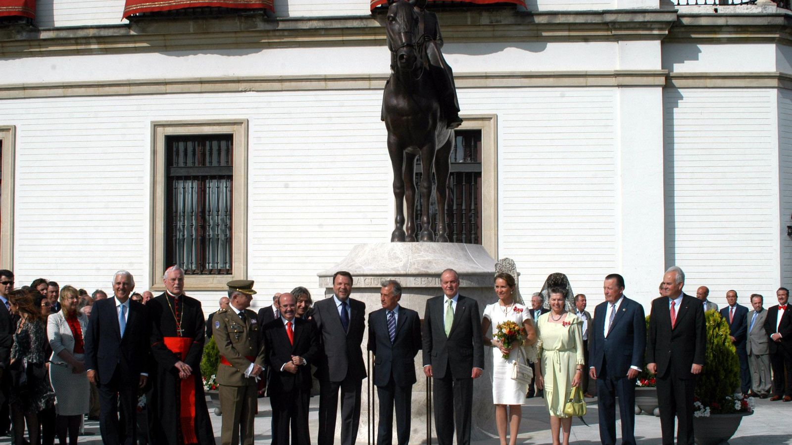 El cardenal Amigo Vallejo en la inauguración del monumento a la condesa de Barcelona.
