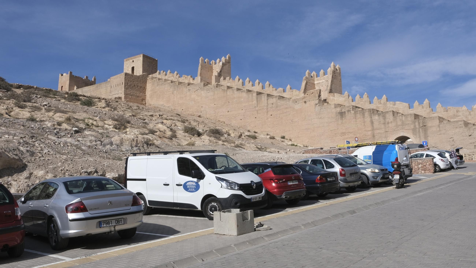 Un pesado bloque de hormigón funciona como vado