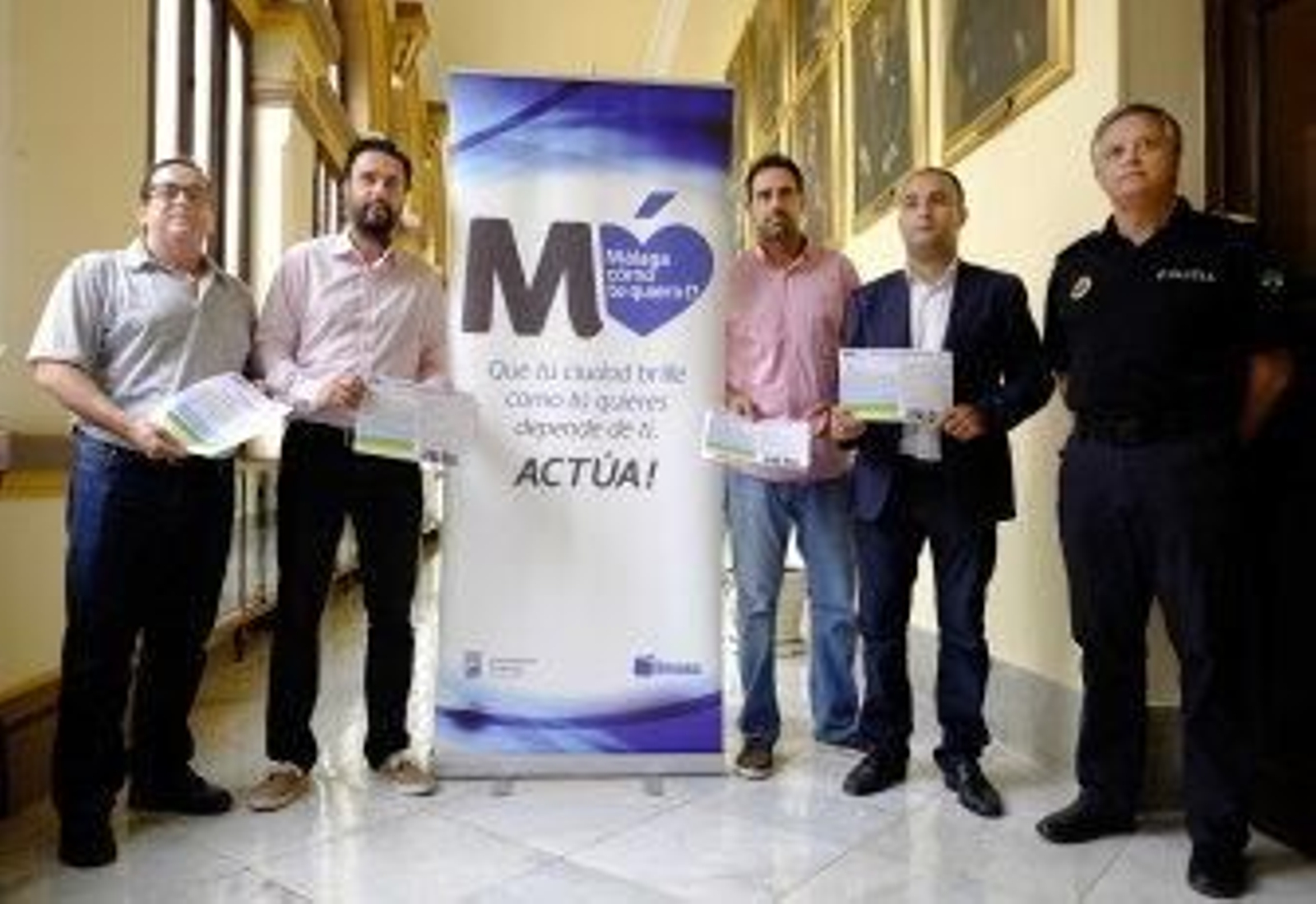 La Policía sancionará a los empleados que no depositen la basura en los contenedores