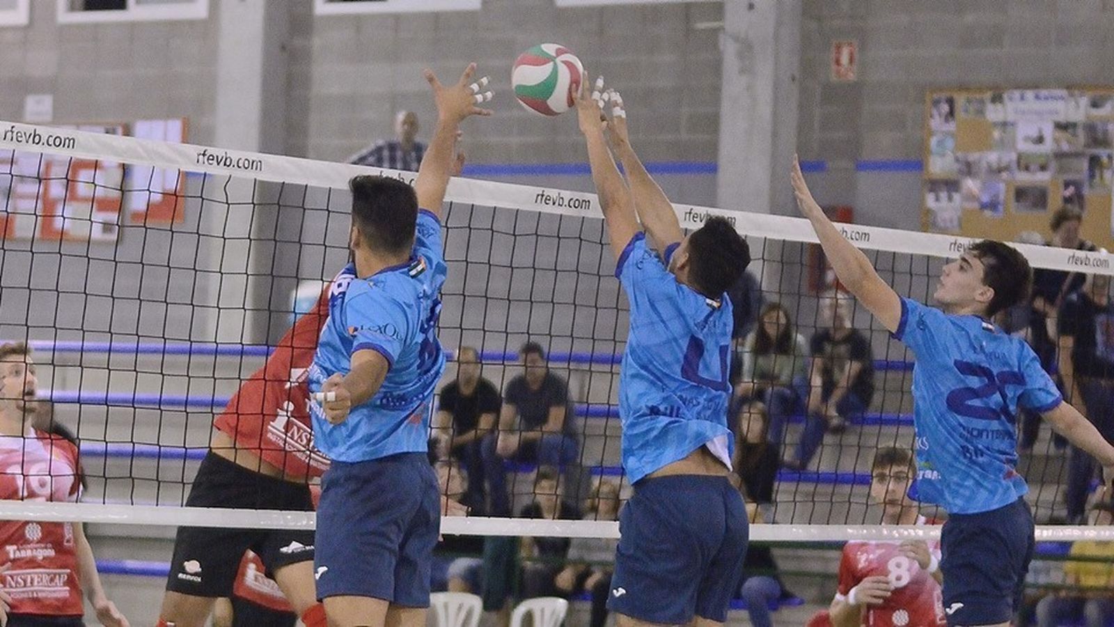 Un lance de un partido del CV Pizarra.