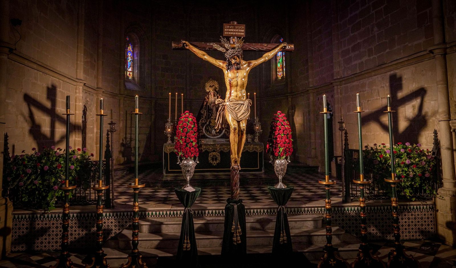 Imágenes del primer viernes de marzo de tradicionales besapiés y besamanos