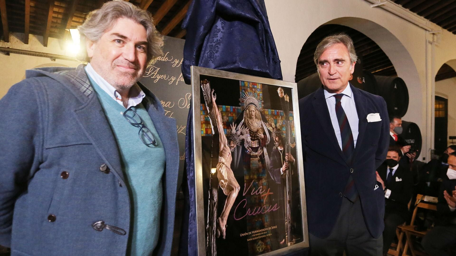 Miguel Ángel Castaño, autor del cartel, junto con el presentador Fernando Pérez.