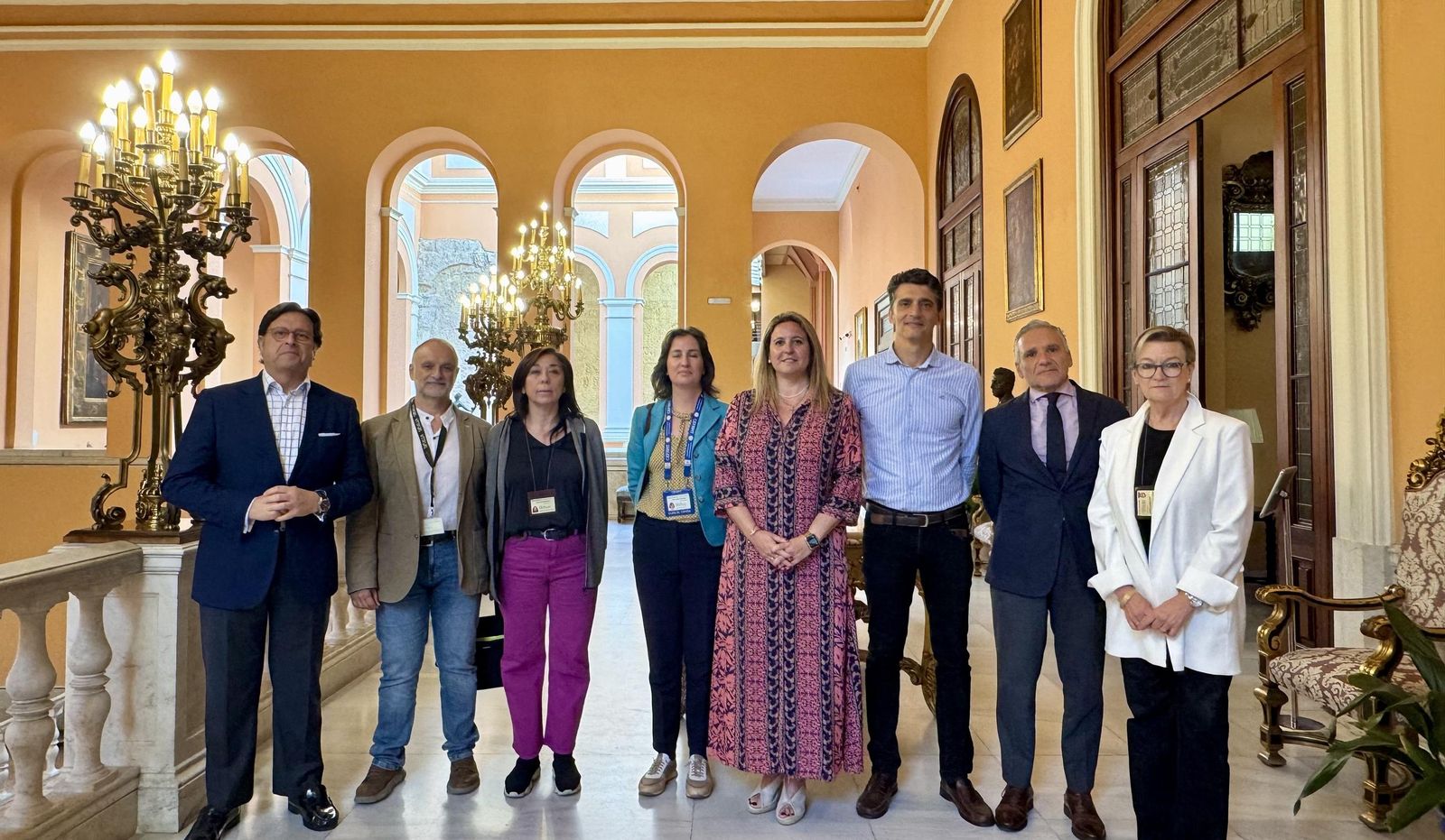 Responsables de Turismo del Ayuntamiento de Sevilla con las principales asociaciones de guías turísticos de la ciudad (AUITS, APIT, Passion Tours, AGOT y CityTour Sevilla),