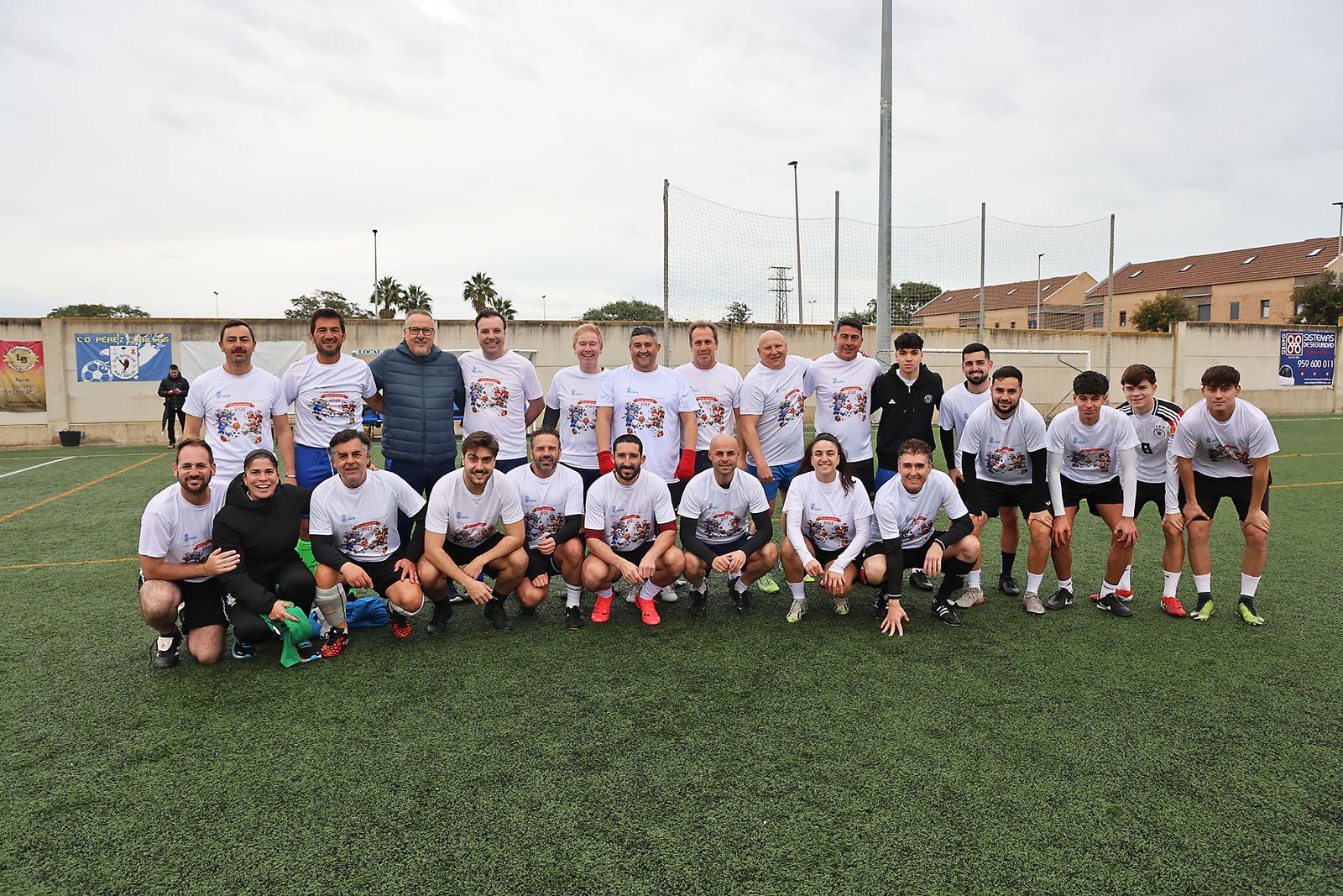 Periodistas y políticos disputan su tradicional partido navideño de fútbol
