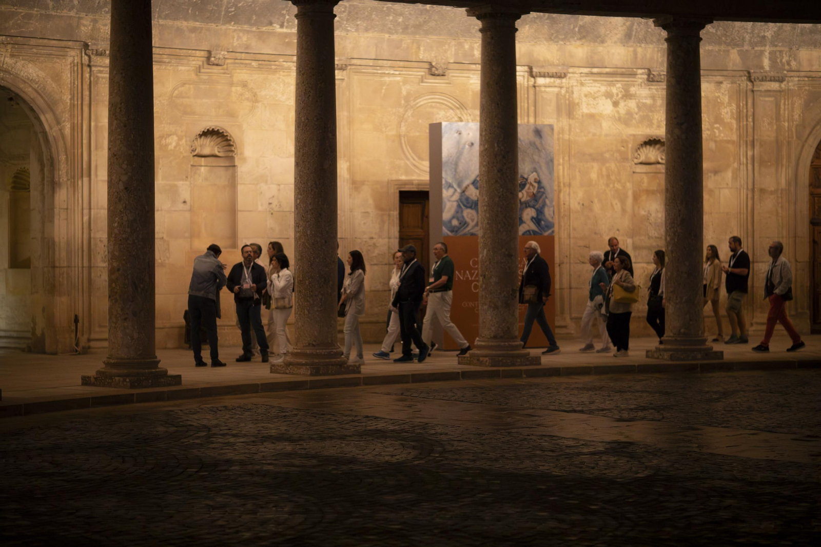 Así es visitar La Alhambra durante el amanecer