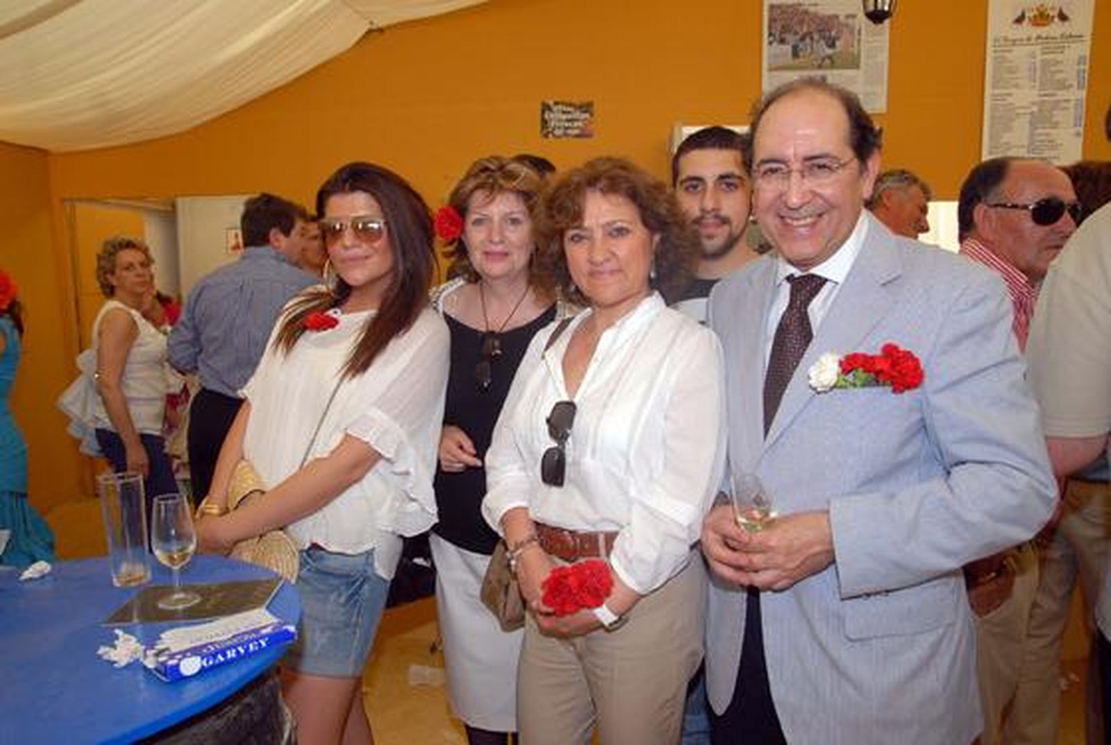 El artista Pepe Belmonte y unos amigos. 

Foto: Manuel Aranda