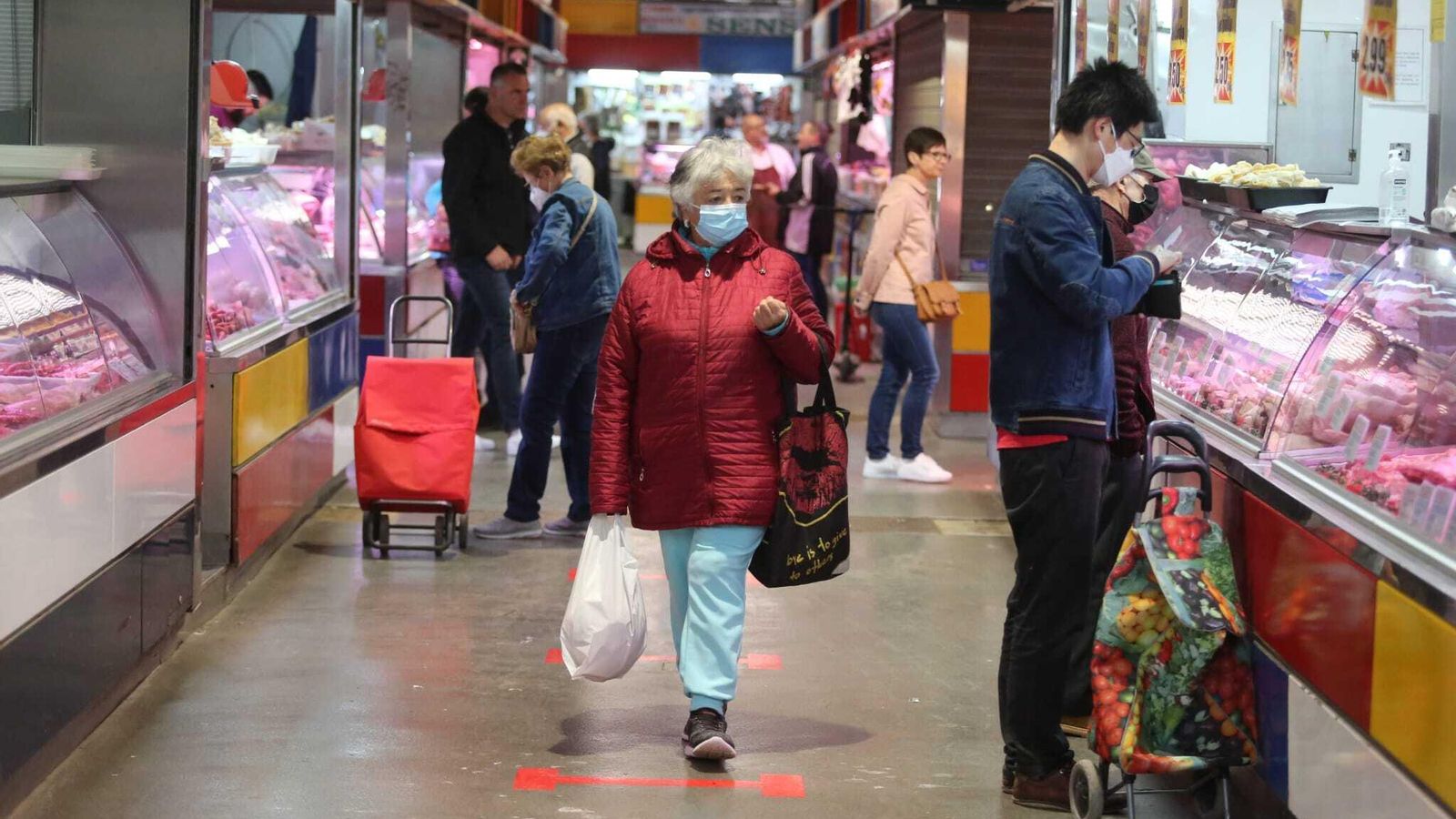 Un pasillo del mercado de Atarazanas.