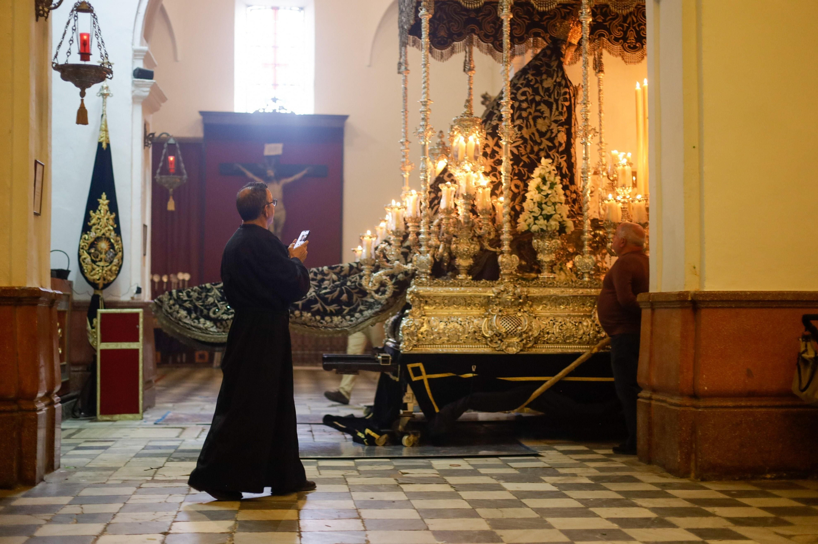 Las imágenes de la salida de Vera-Cruz en Cádiz en la Semana Santa 2023