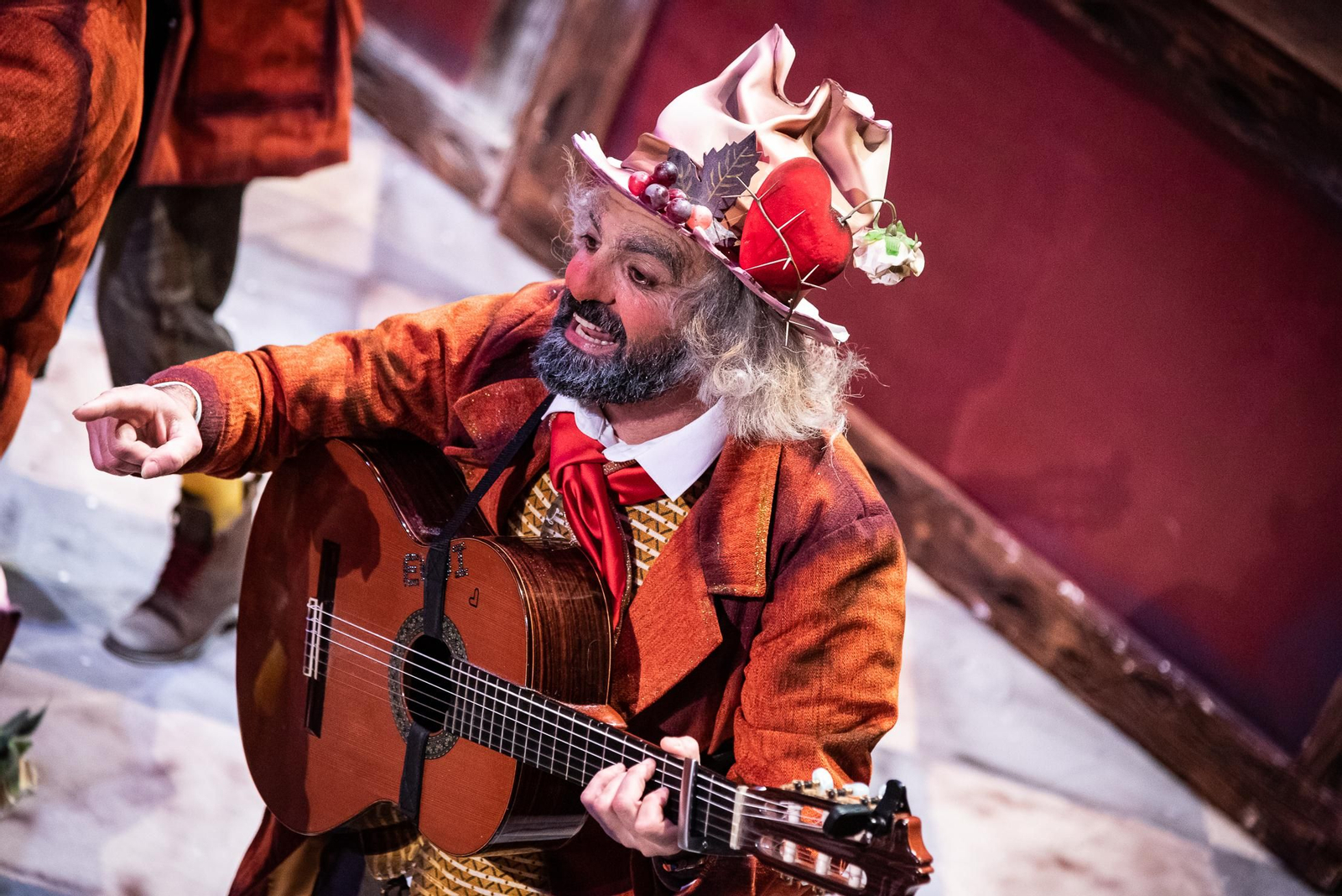 Imágenes de la comparsa Borracho (2ª semifinal del Carnaval Colombino de Huelva)