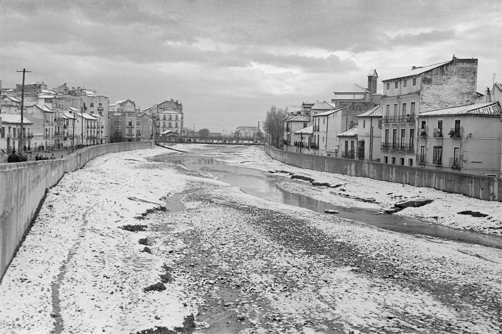 Así fue la nevada histórica de 1954 que dejó Málaga vestida de blanco, en imágenes