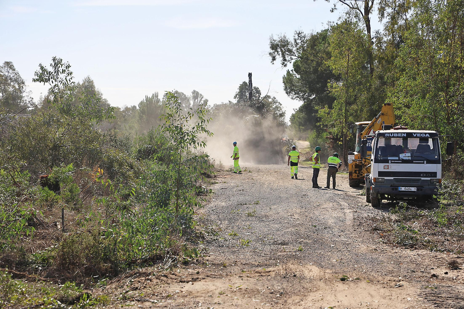 Imágenes del Comienzo de las obras del tercer carril en la A-483 entre Almonte y El Rocío