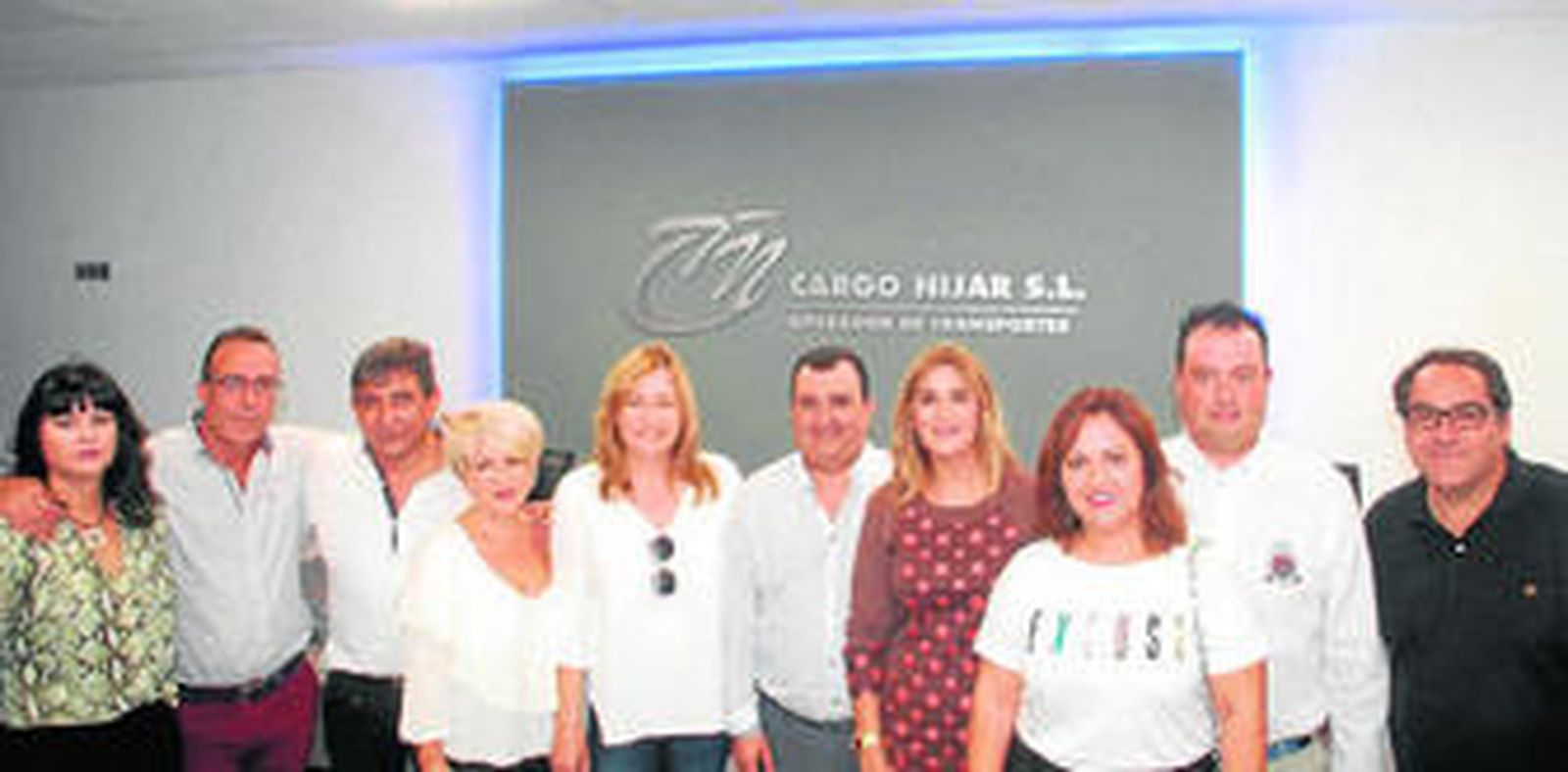 Los socios de la empresa junto a Esperanza Pérez, y el concejal de Agricultura, Manuel Moreno.