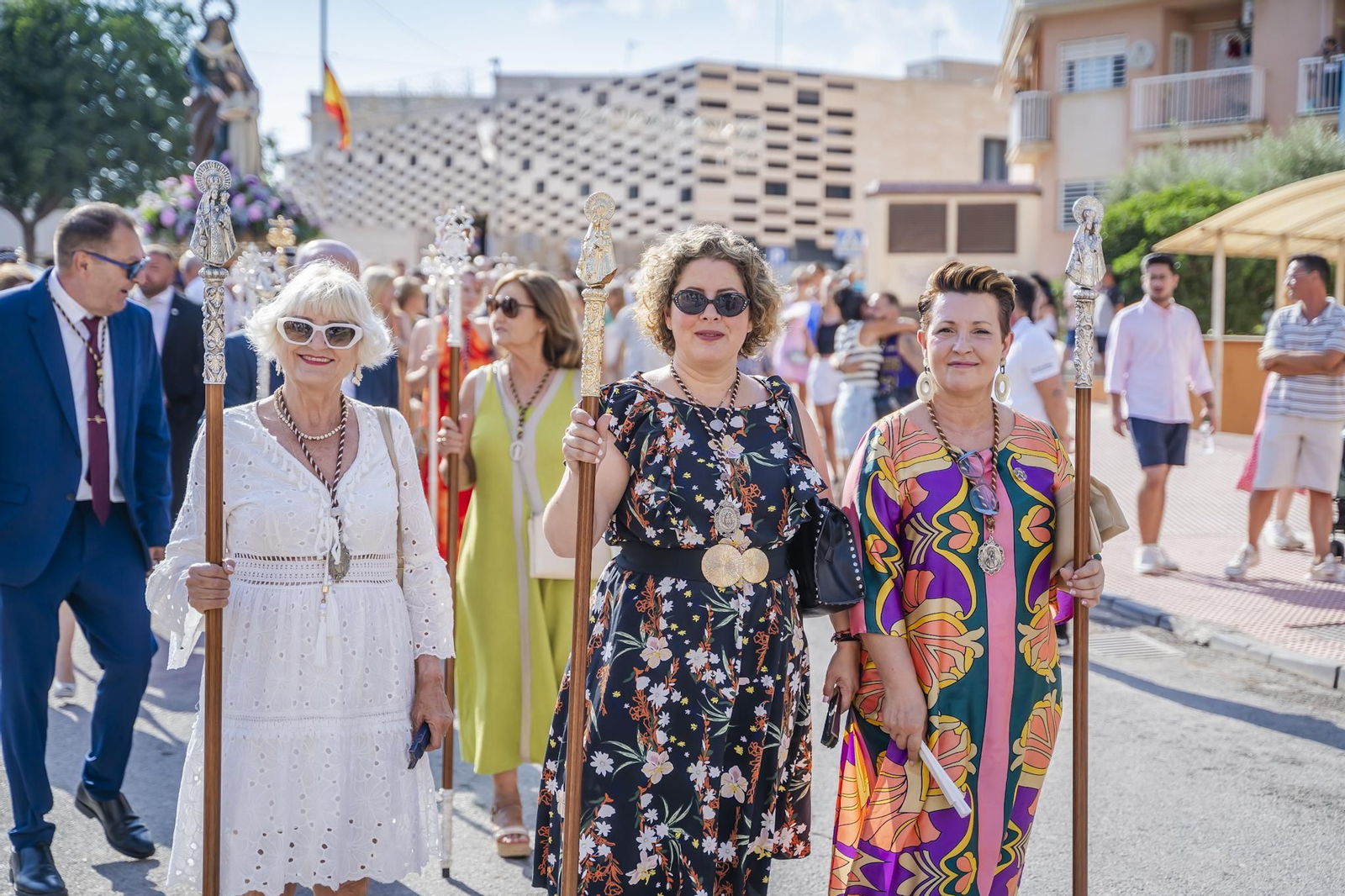 La procesión de la Virgen del Carmen y Santa Ana pone el broche final a las fiestas del Puerto de Roquetas