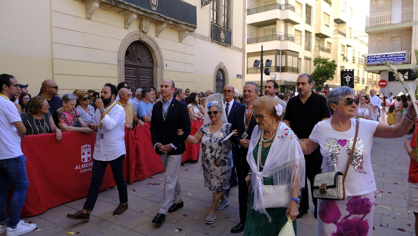 La ofrenda floral a la Virgen del Mar en la Feria de Almería 2025, en imágenes