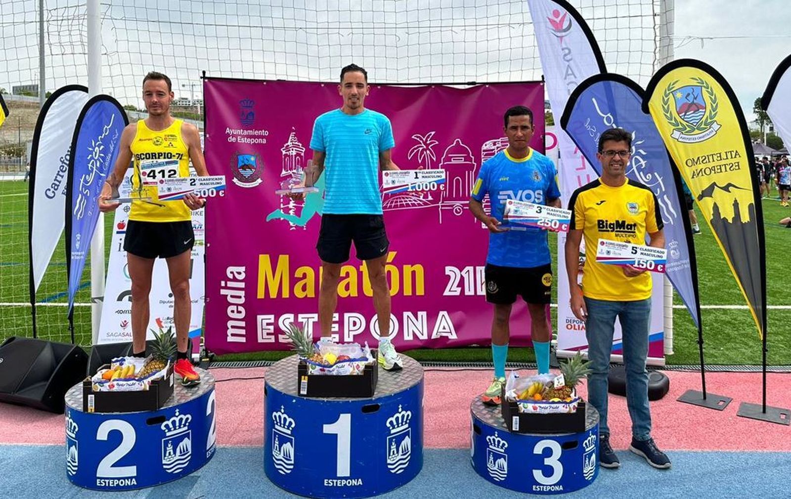 El podio, con Sabili a la derecha, en el cajón del tercer clasificado