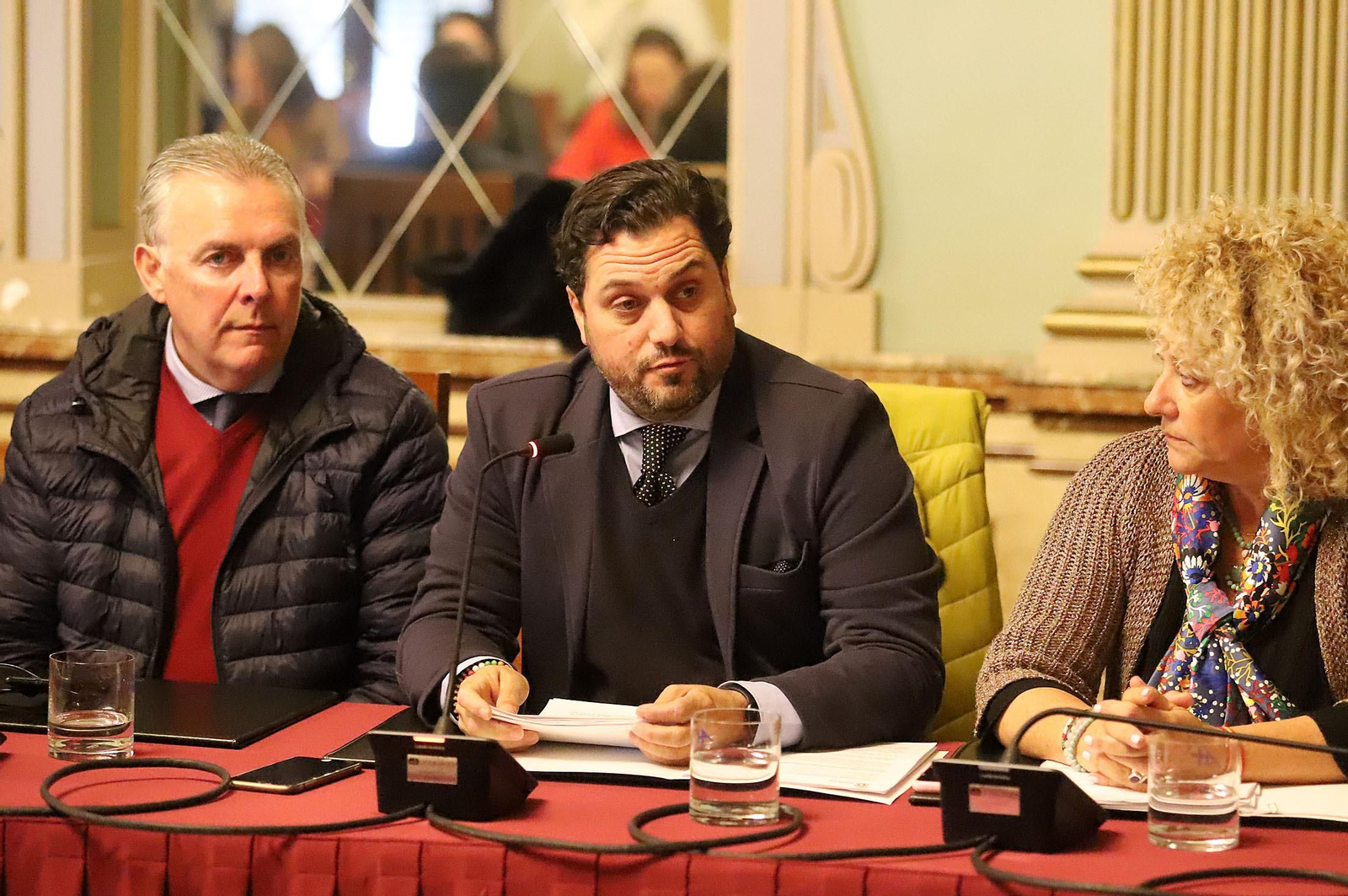 Imágenes del pleno extraordinario en el Ayuntamiento