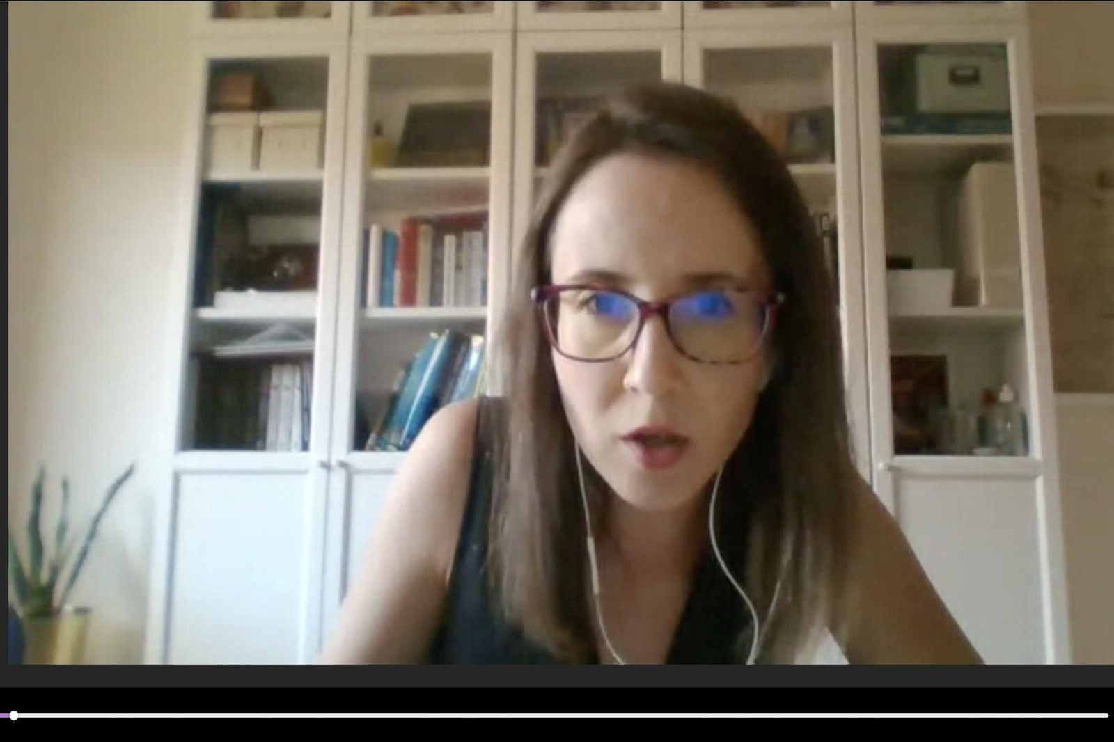 Magdalena Méndez, ponente que protagonizó la primera charla en abierta, profesora de Psicobiología de la Universidad de Zaragoza