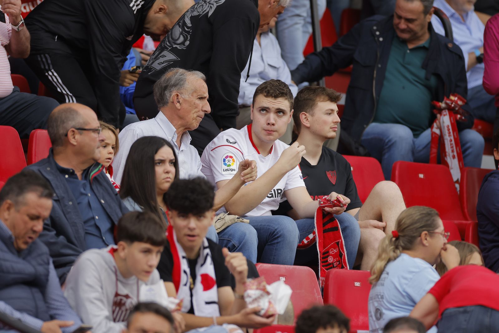 Búscate en las fotos del Sevilla-Madrid