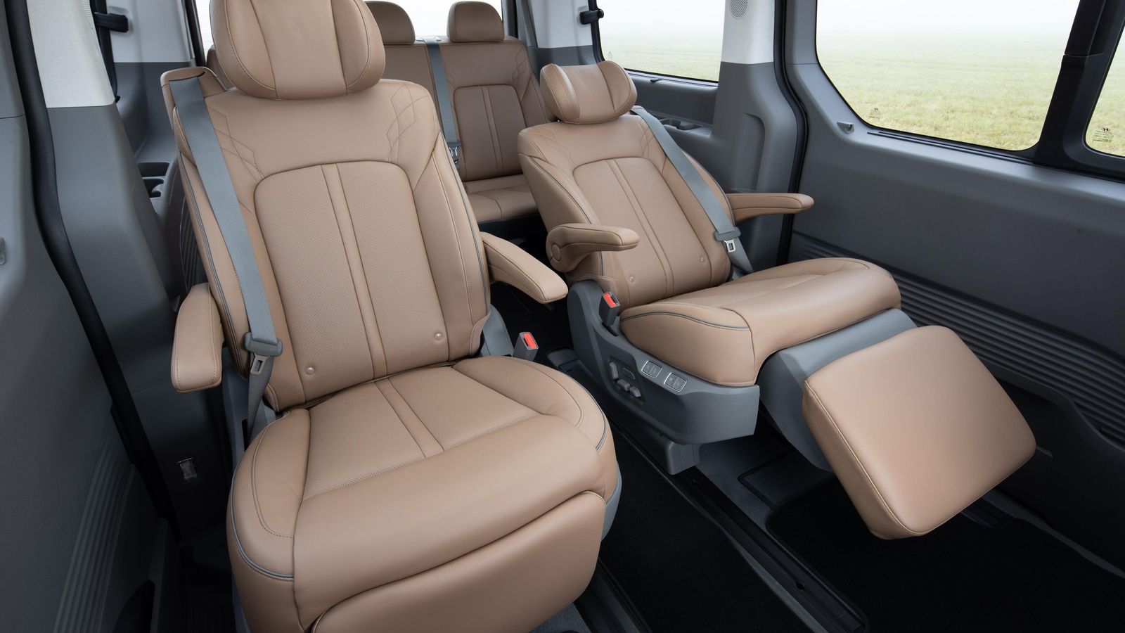 La configuración de siete plazas, por el espacio y las funcionalidades de que disponen los pasajeros es de pura clase Business.