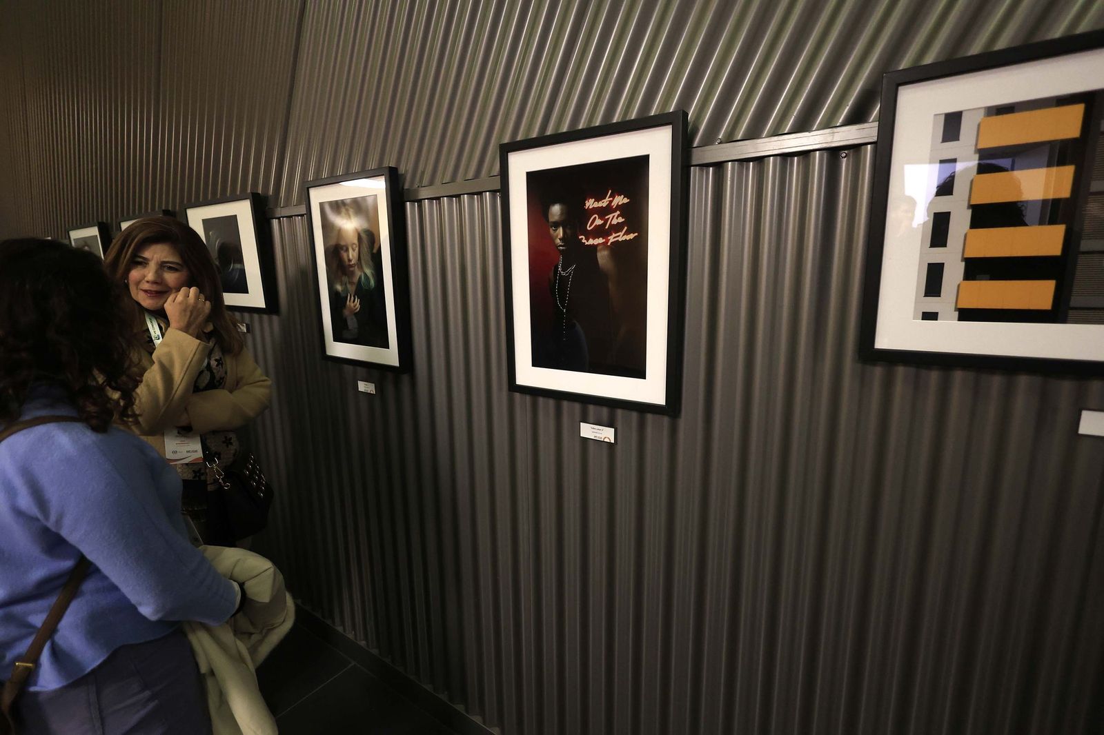 Fotos de las exposiciones "Testimonio de guerra" y "I Concurso Internacional de Fotografía Iulia Traducta" en el Congreso Andaluz de Fotografía en Algeciras