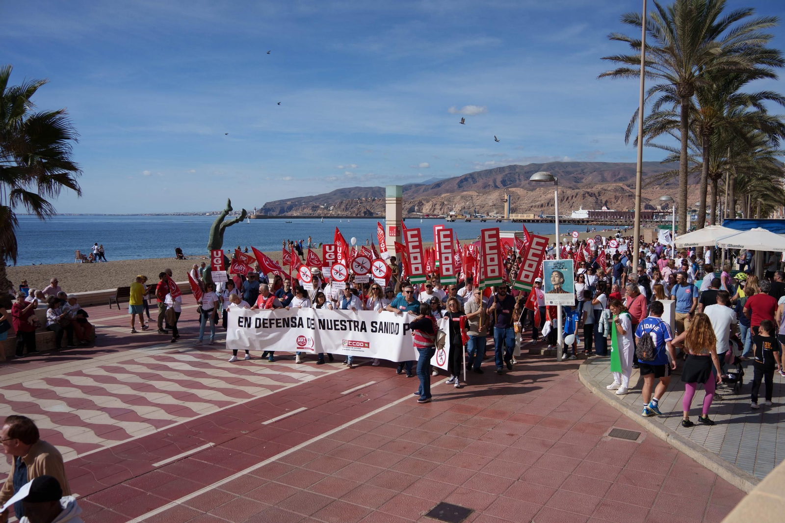"La sanidad se defiende, gobierne quien gobierne", Almería se lanza a las calles por la sanidad pública