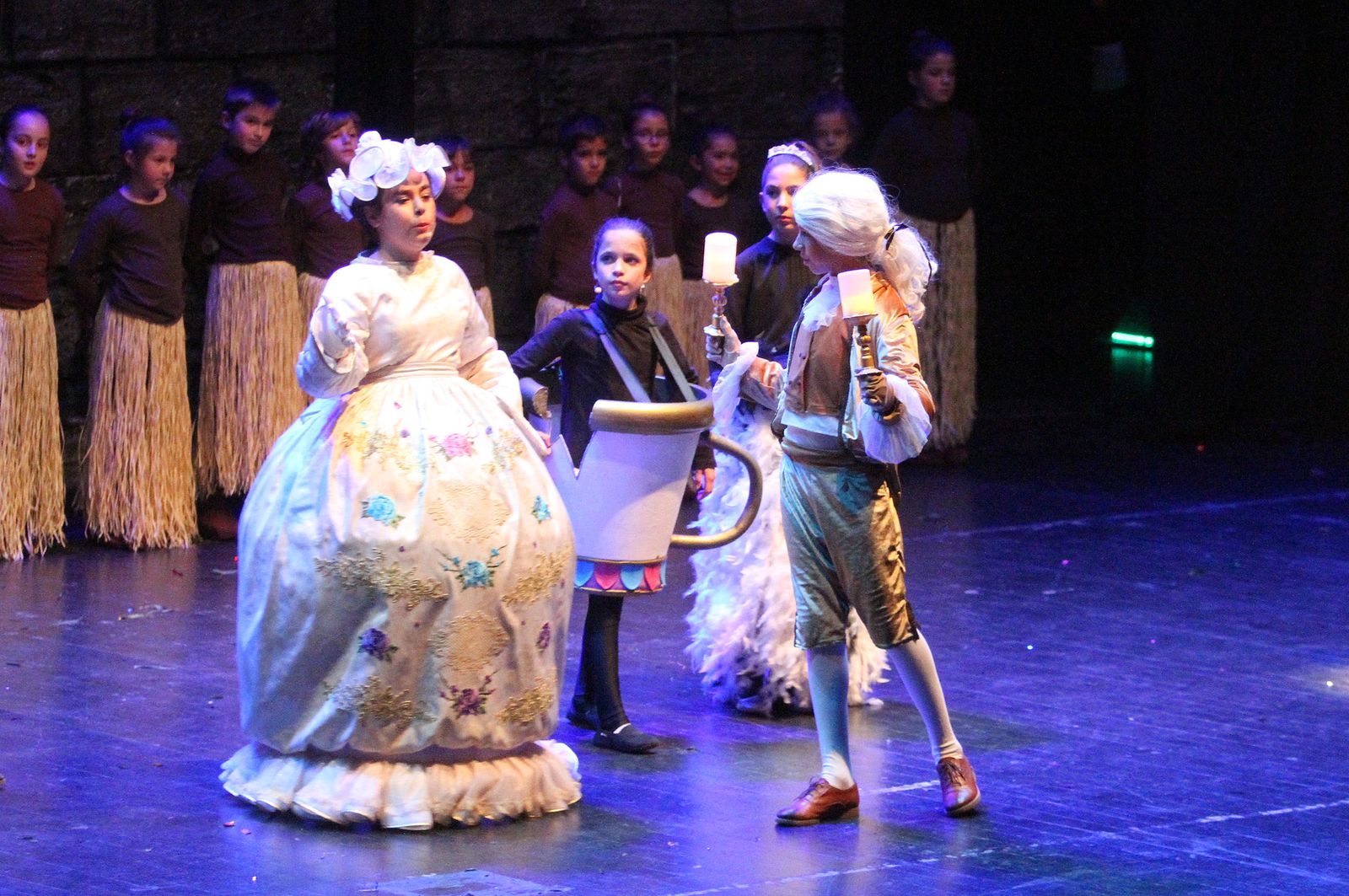 Imágenes de la representación 'El Ala Oeste' basado en la película de Disney 'La Bella y la Bestia'.