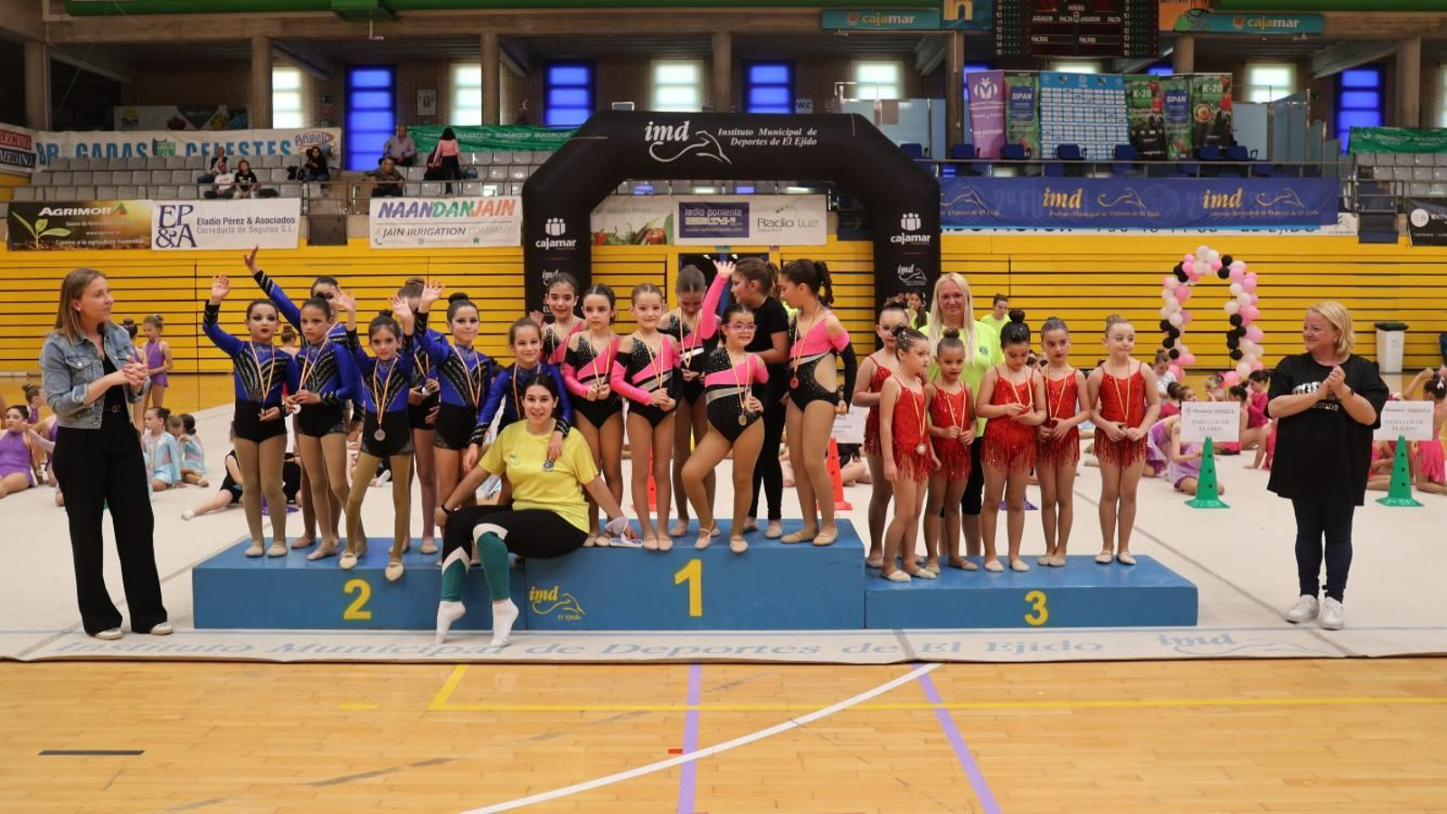 El podio de Gimnasia Rítmica de las jóvenes deportistas en el Pabellón de El Ejido.