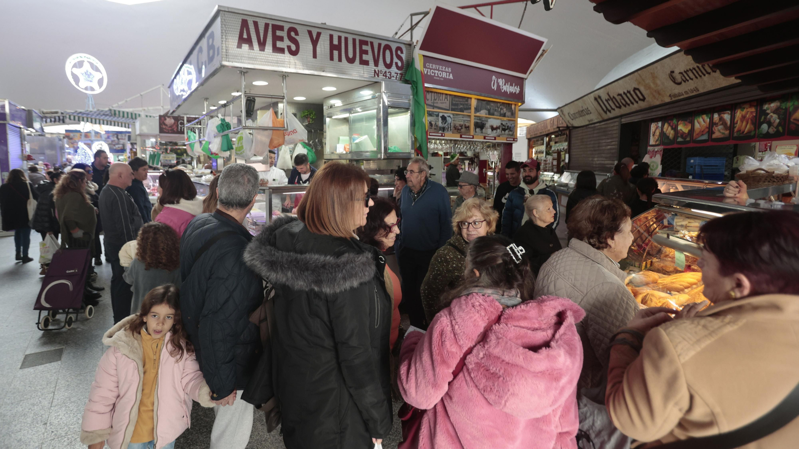 Las fotos del mercado de abastos de Algeciras un día antes de Nochebuena