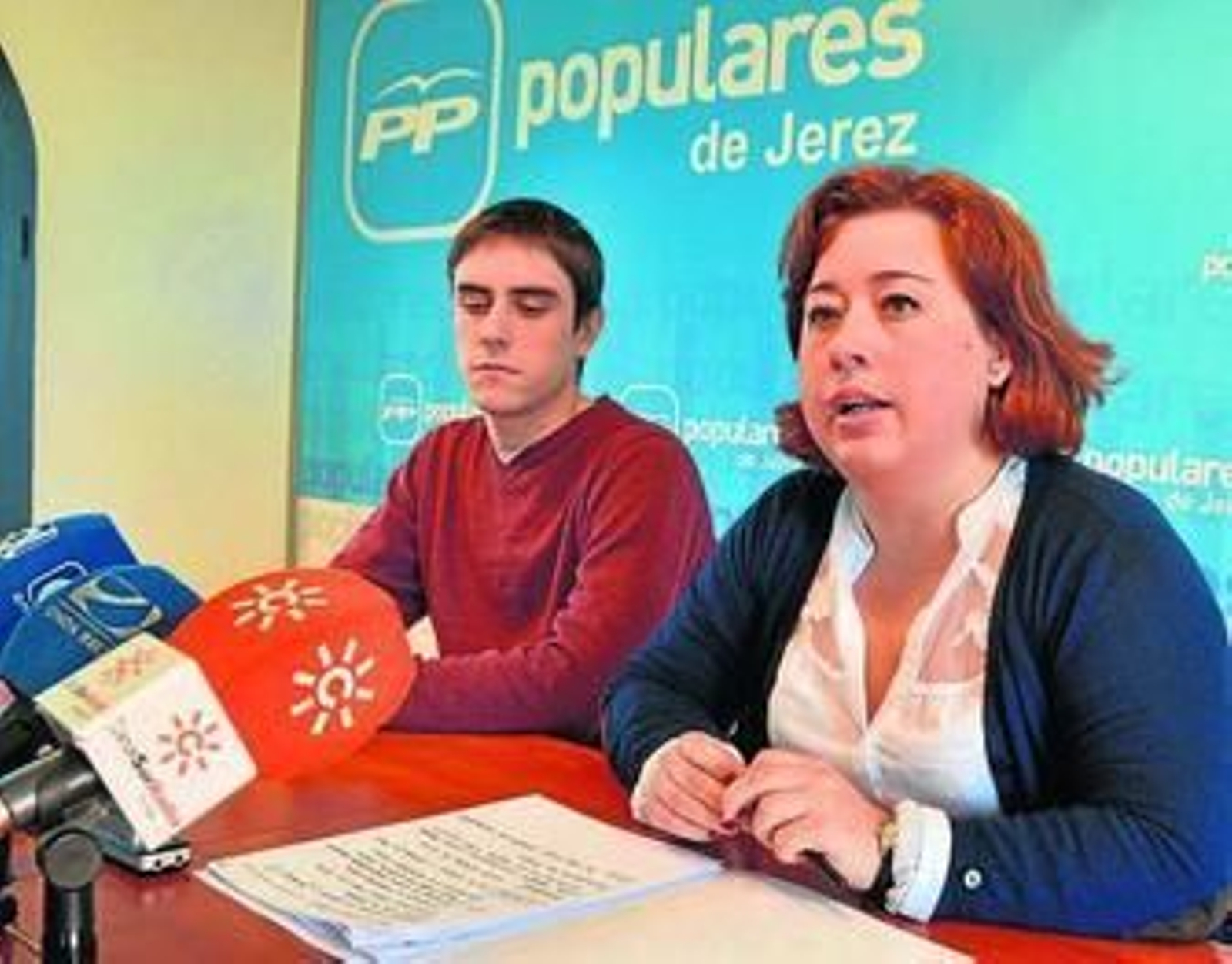 Jaime Espinar y Lidia Menacho, ayer en el PP.