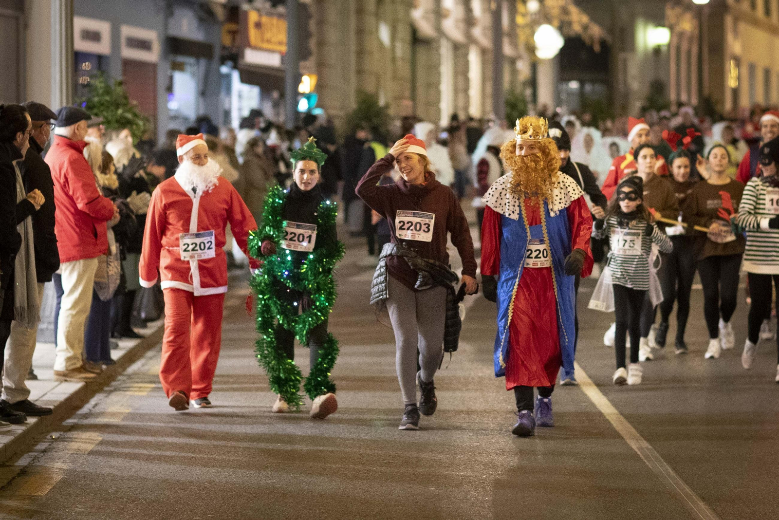 Las mejores imágenes de la 32º Carrera Nocturna de Disfraces de Granada