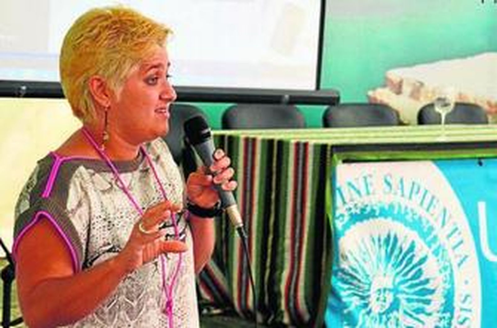 Teresa Fernández, relaciones públicas de Tonelería Gangutia.