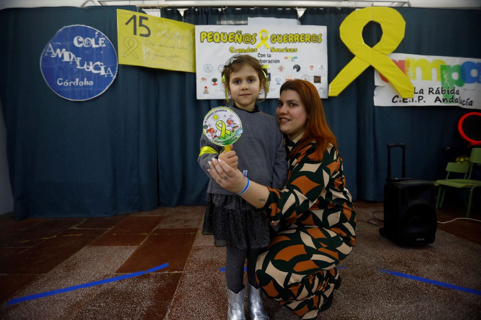 Lorena Ruiz y su hija Gala en el colegio Andalucía de Córdoba