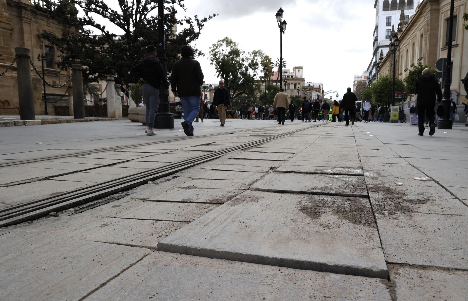 Mal estado del pavimento en la Avenida de la Constitución
