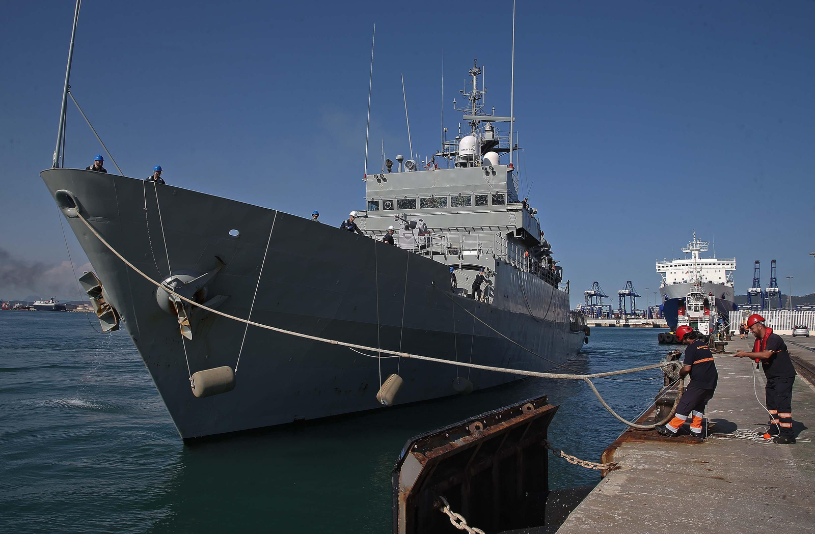 La llegada del patrullero de la Armada 'Centinela' al puerto de Algeciras, en imágenes