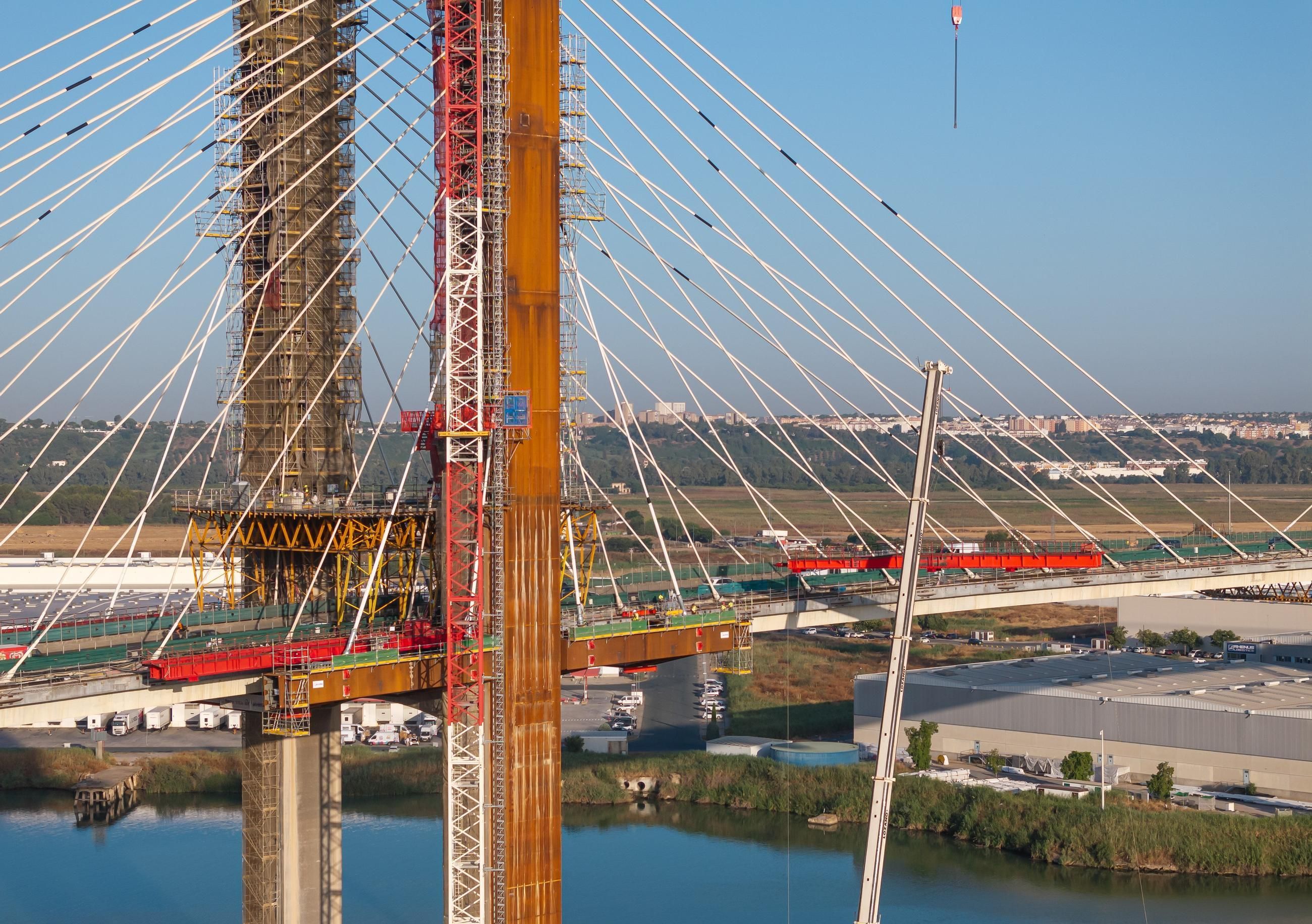 Nuevos cortes nocturnos del puente del Centenario desde el 22 al 31 de julio por el cambio de los tirantes