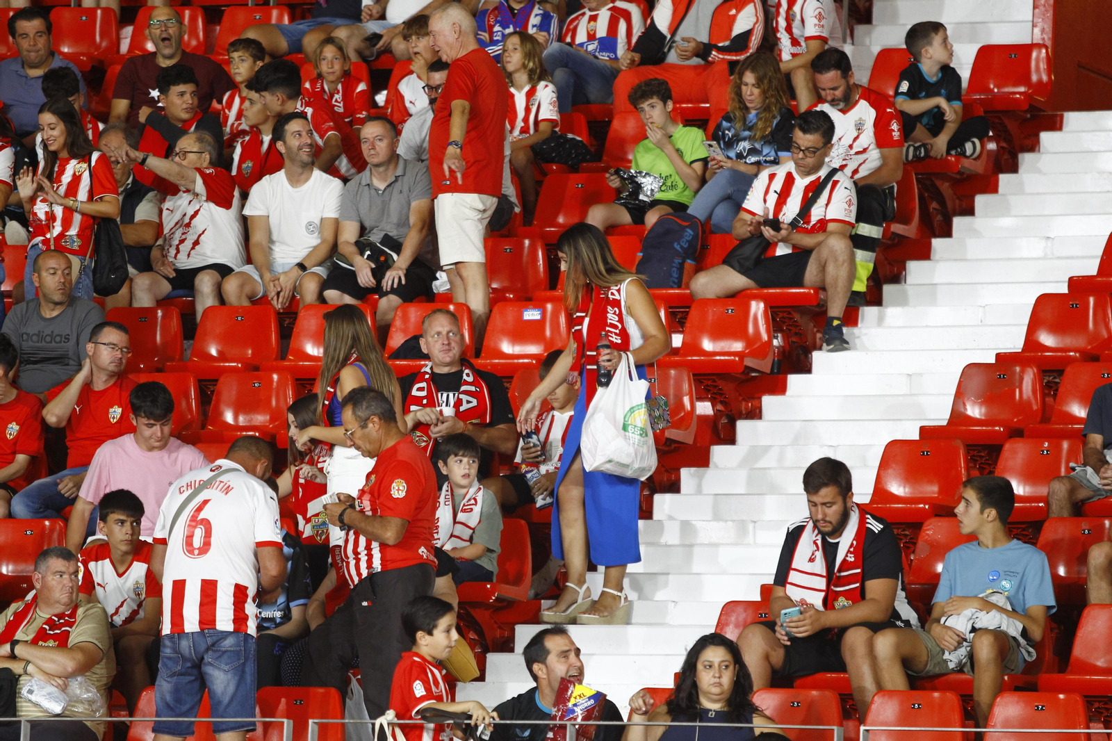 Imágenes del partido de La Liga Ea Sports U.D. Almería-Valencia C.F.