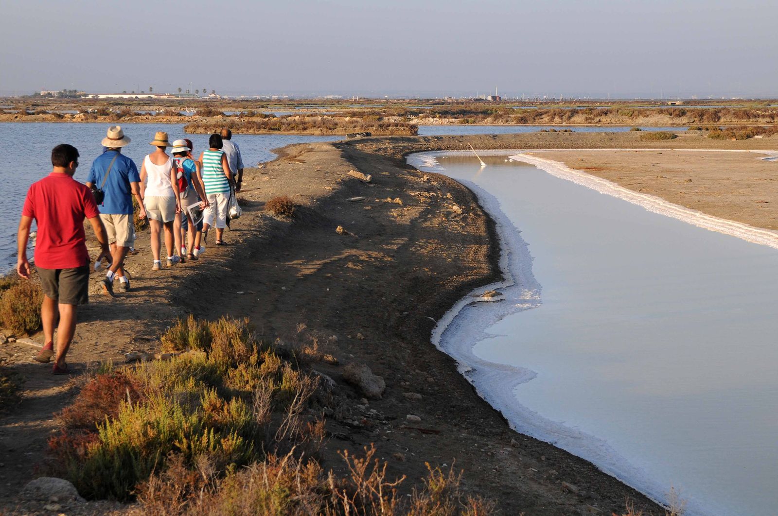 Una iniciativa pasa por potenciar la Ruta de los Esteros y las Salinas.