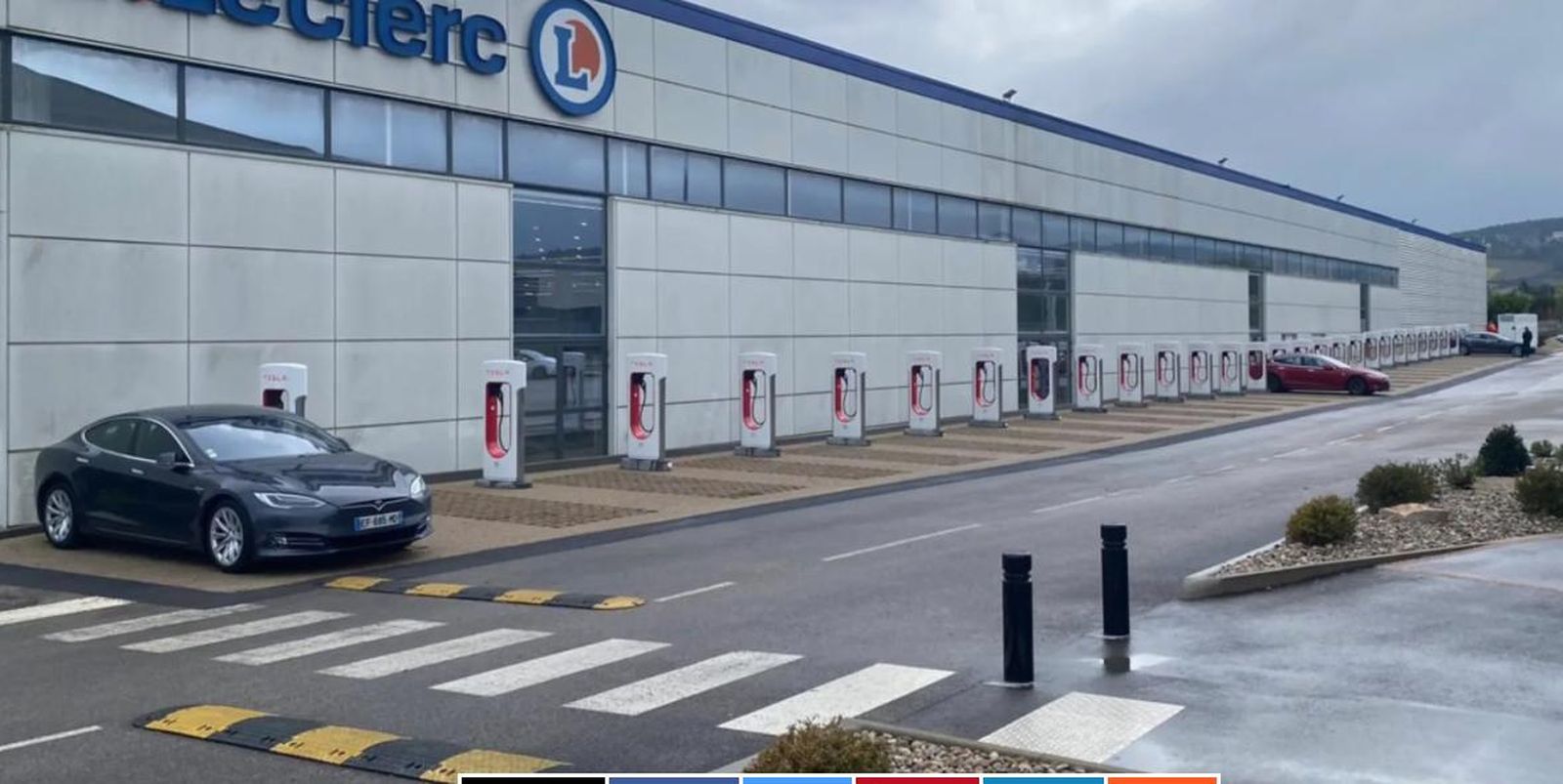 La estación de Supercargadores de Tesla más larga está en Francia y tiene 28 puestos