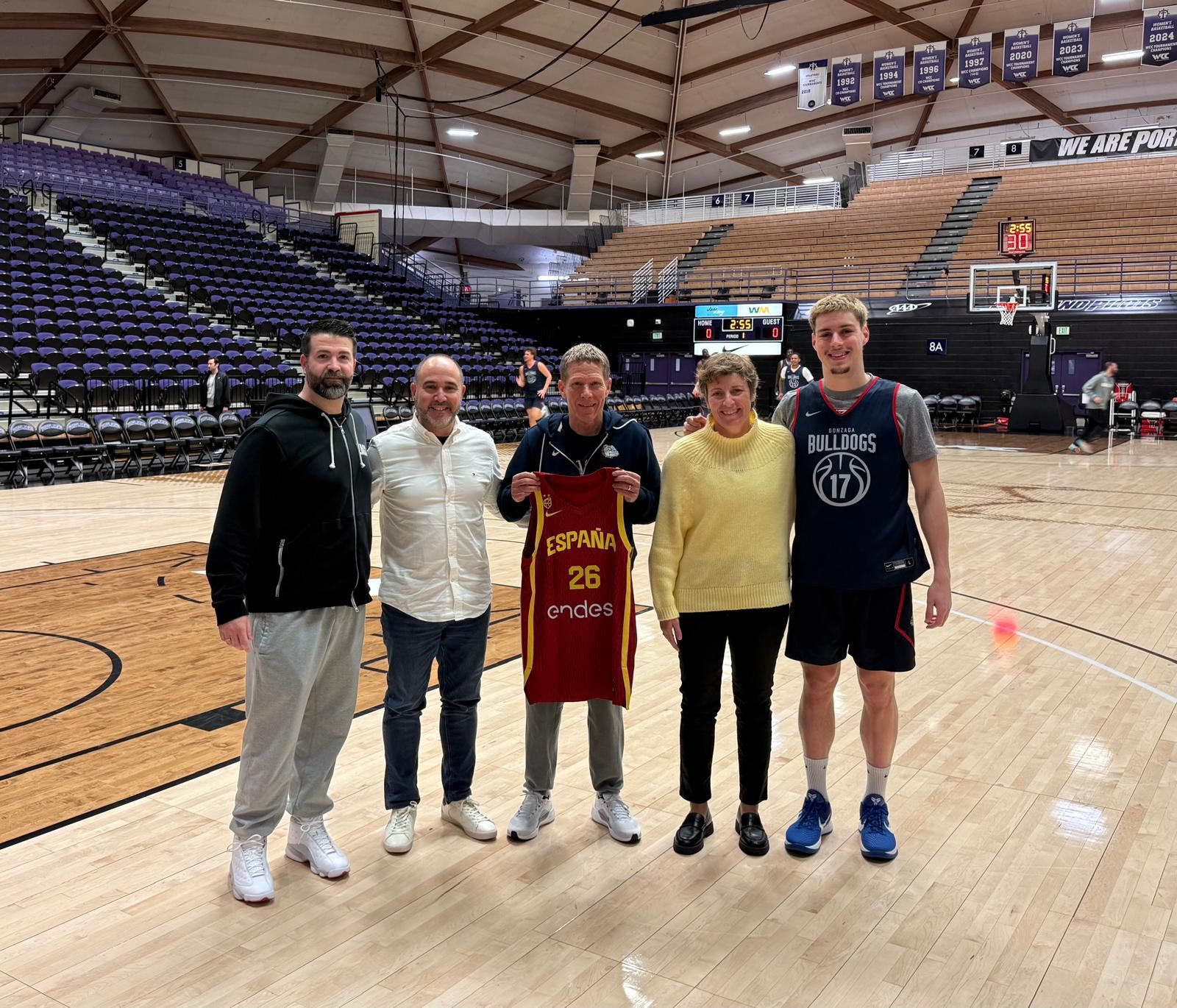 Chus Mateo y Elisa Aguilar visitan a Mario Saint-Supéry en Gonzaga