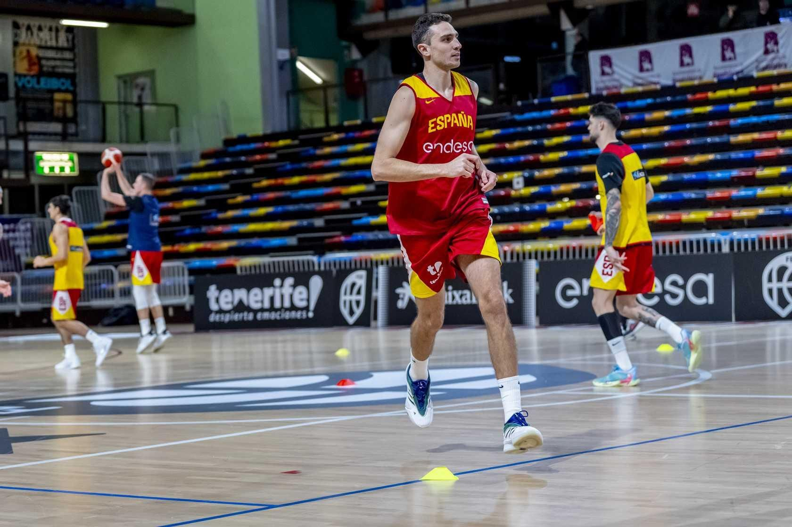 Alberto Díaz, Francis Alonso y Paco Aurioles, en la primera España de Chus Mateo