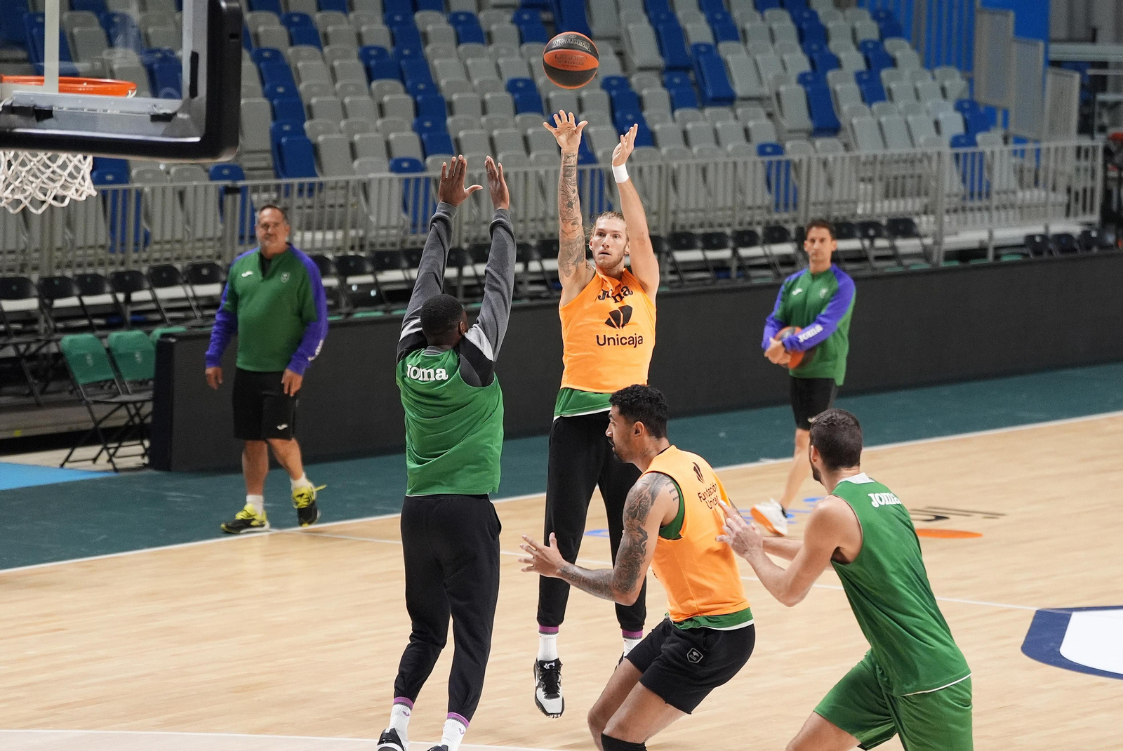 El Unicaja contacta con el Carpena diez días después