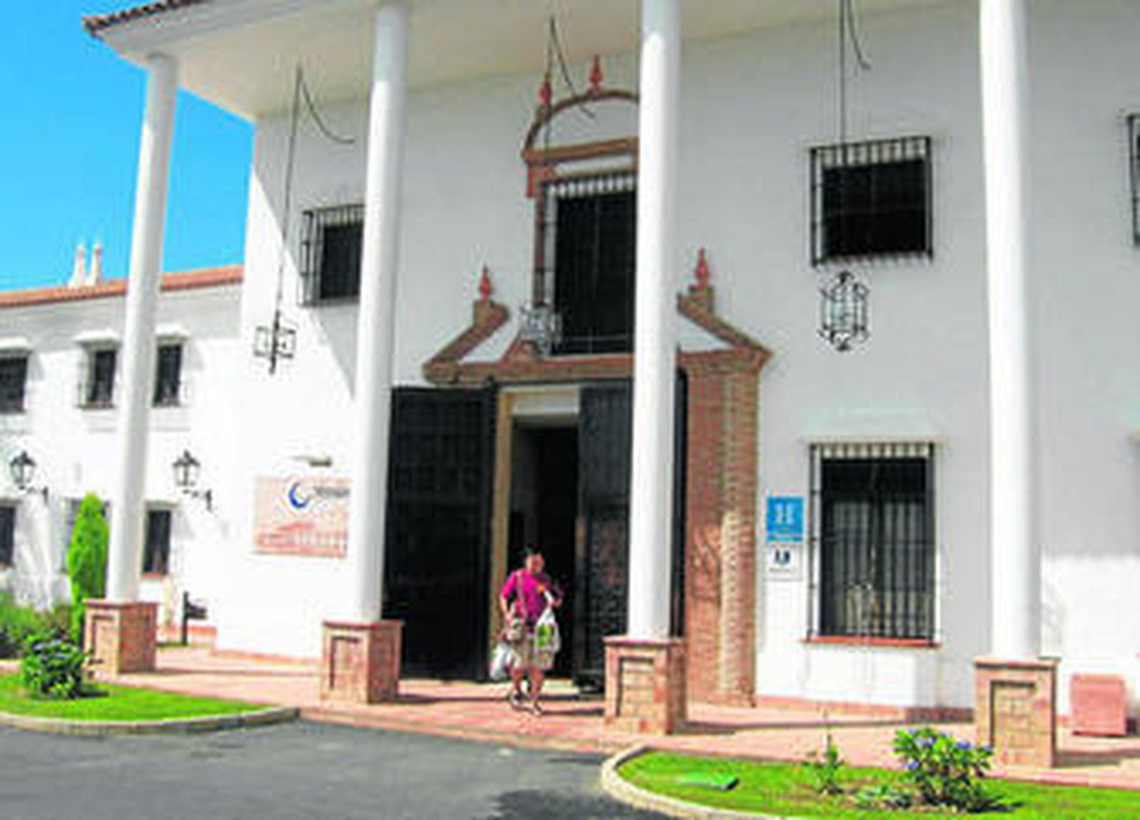 Fachada del hotel Valsequillo de la localidad lepera.