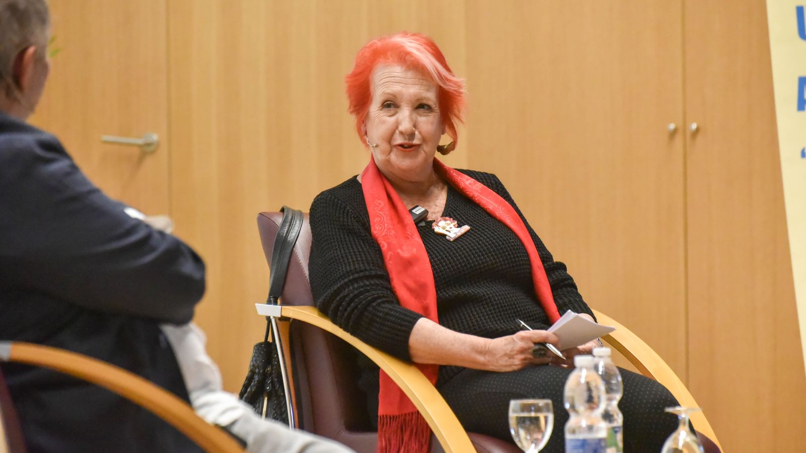 Fotos de la conferencia de Rosa María Calaf con Juan Jose Téllez