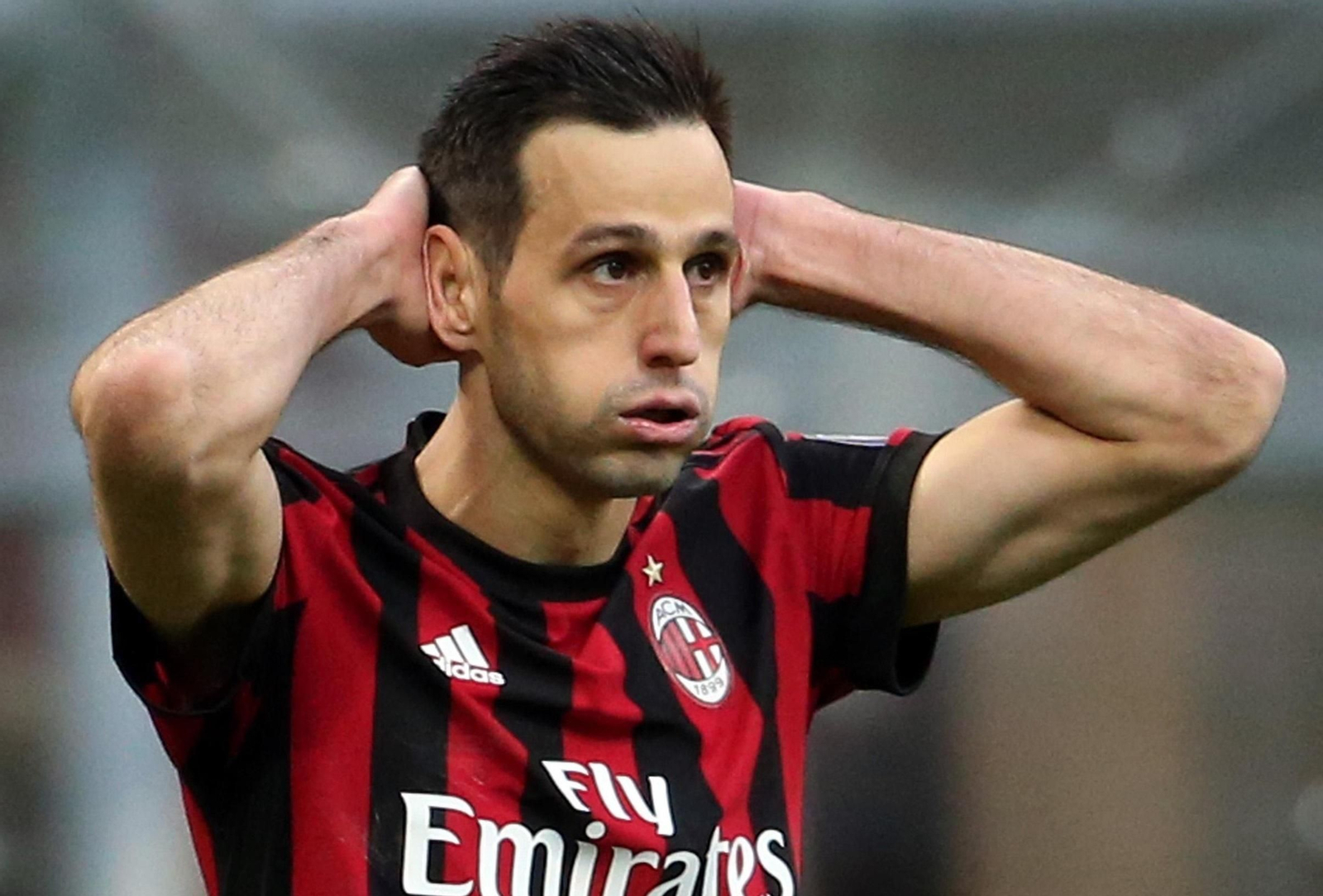 Kalinic se lamenta en un partido con el Milan.