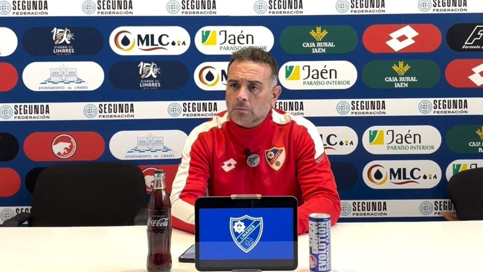 Pedro Díaz, entrenador Linares, confía en conservar su dinámica positiva ante el Xerez DFC.