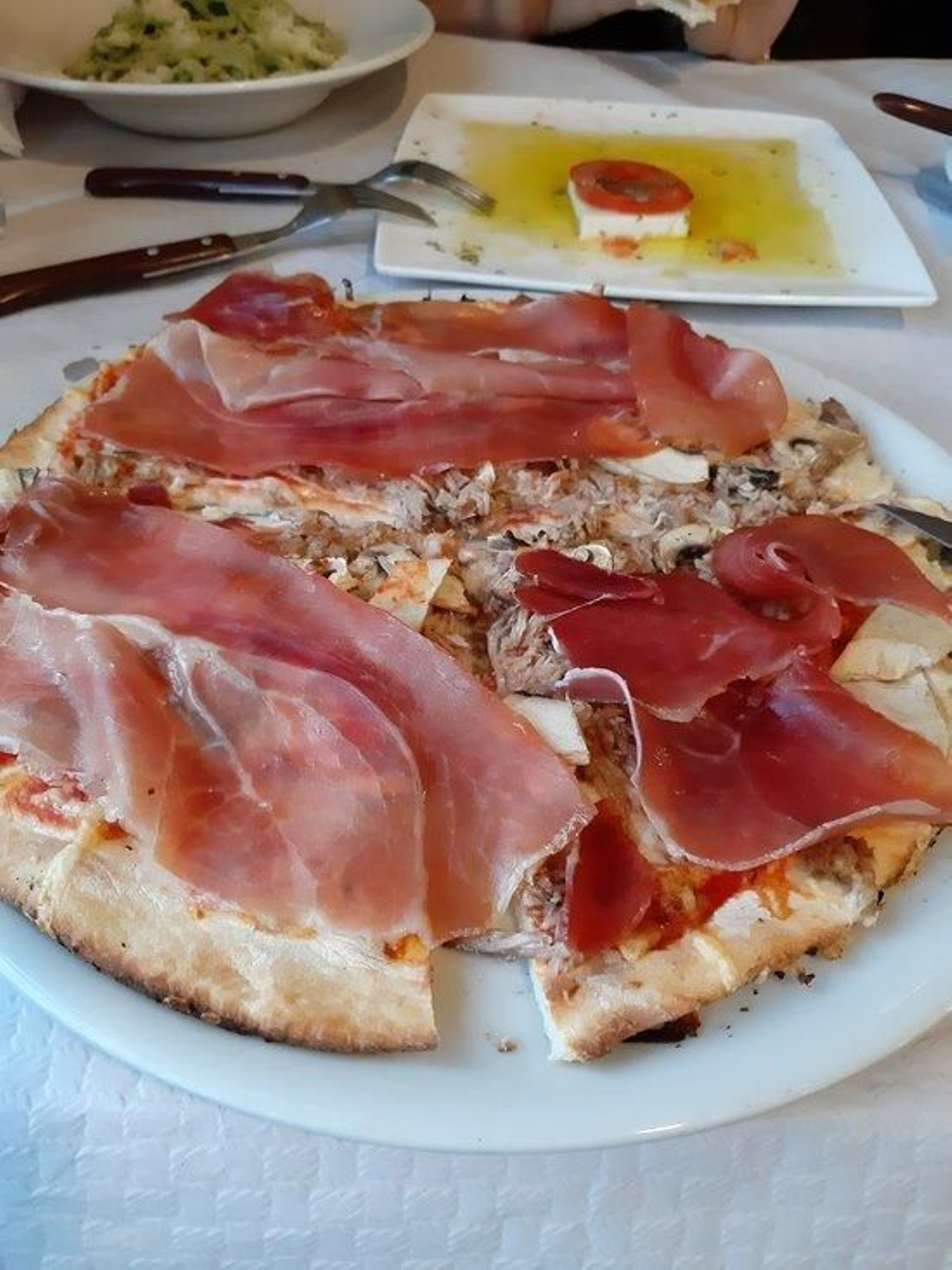 La pizza de jamón de la Pavarotti