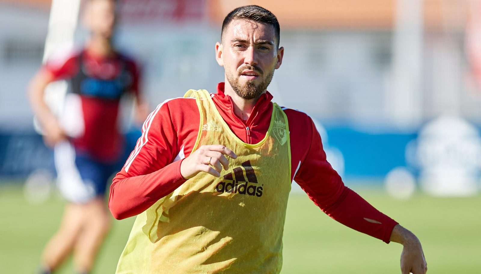 Moi Gómez, en un entrenamiento con Osasuna