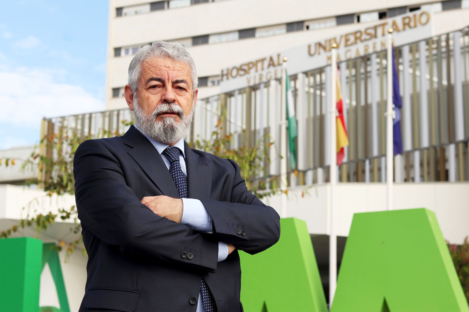 El doctor Ángel Vilches, nuevo catedrático vinculado al hospital Virgen Macarena.